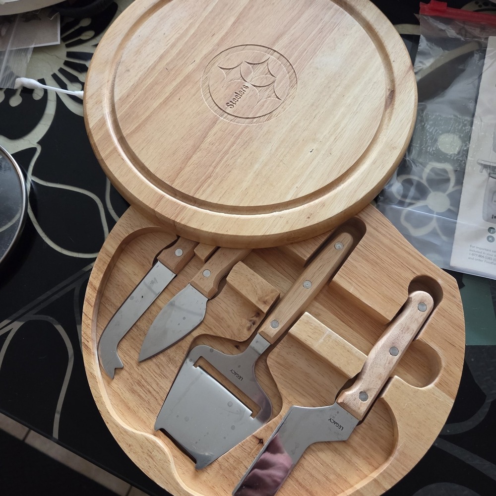 Pittsburgh Steelers - Brie Cheese Cutting Board & Tools Set - Picture 2 of 7